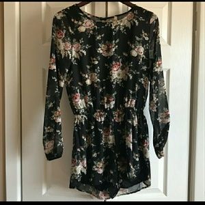 Black floral romper reserved